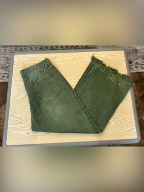 Annie Olive Green Cropped Jeans with Frayed Hem